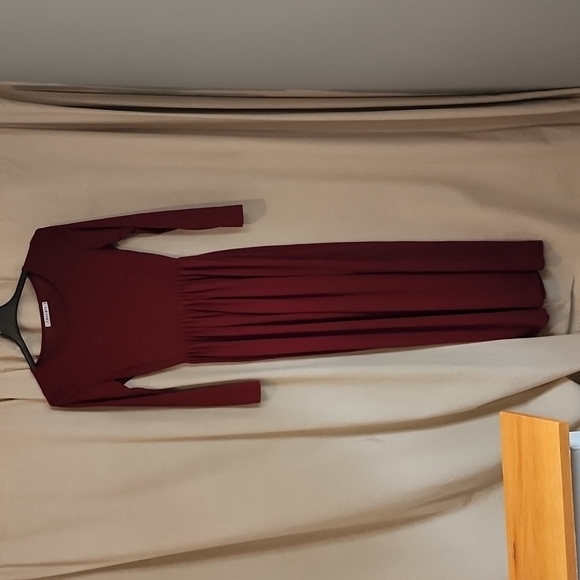 Dresses & Skirts - Long sleeve maxi dress